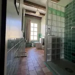 La Treille De La Place Feriehus